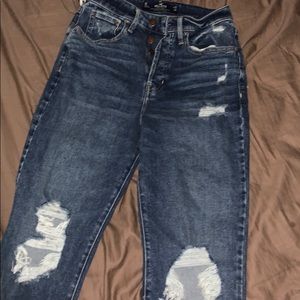 Hollister Ultra High-Rise Mom Jeans
